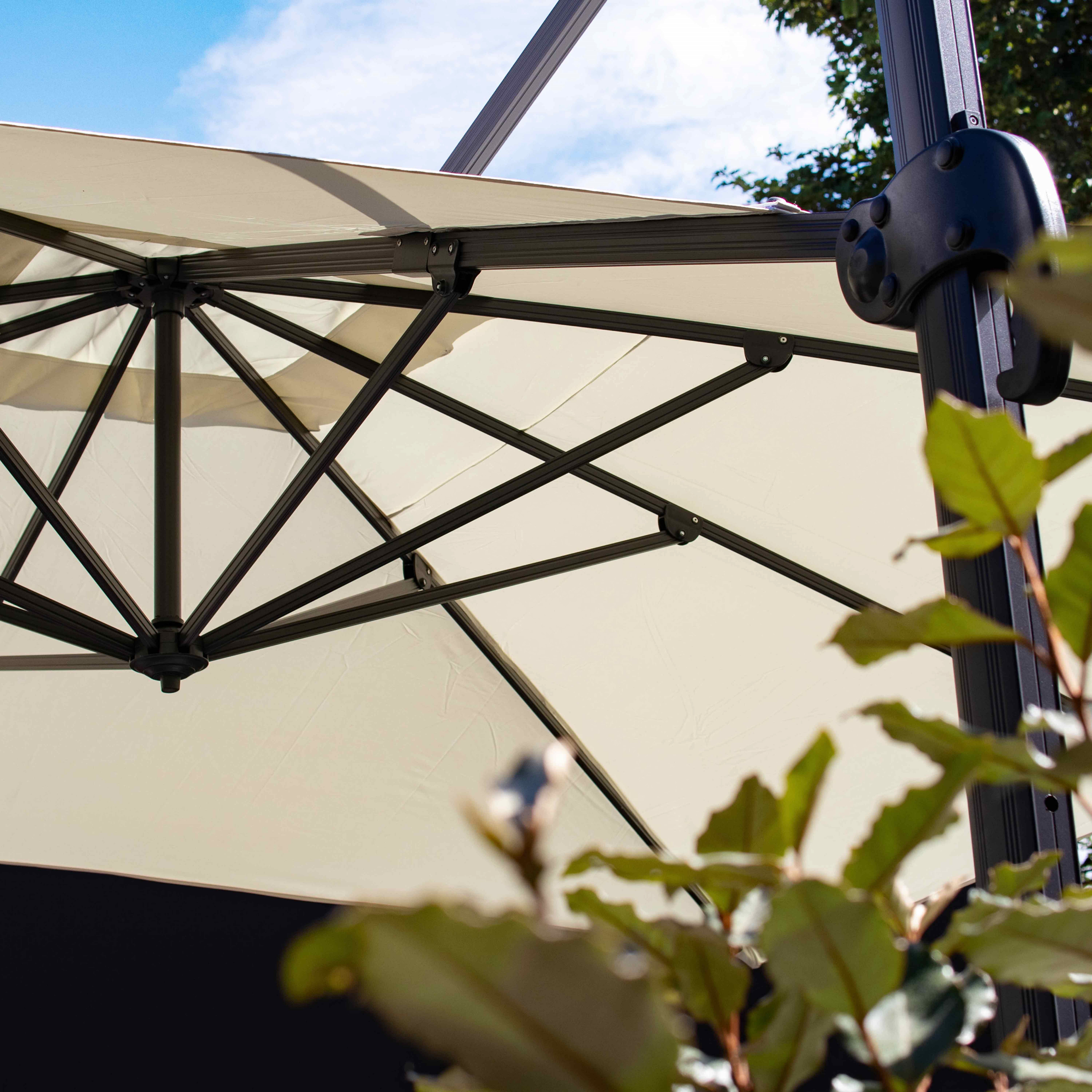 Parasol déporté 4 x 3 m inclinable avec 4 dalles lestées | Mobeventpro